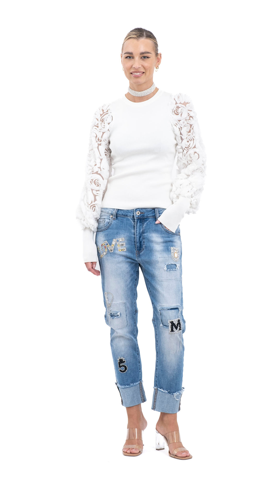 Baggy jeans s izvezenim detaljima